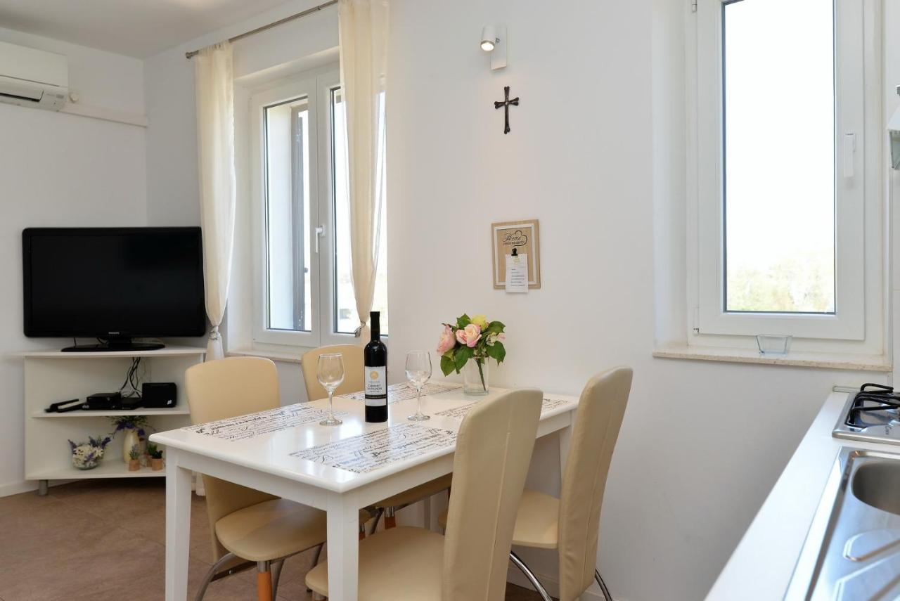 Beach Apartment Vami With Sea View Murter Exteriér fotografie