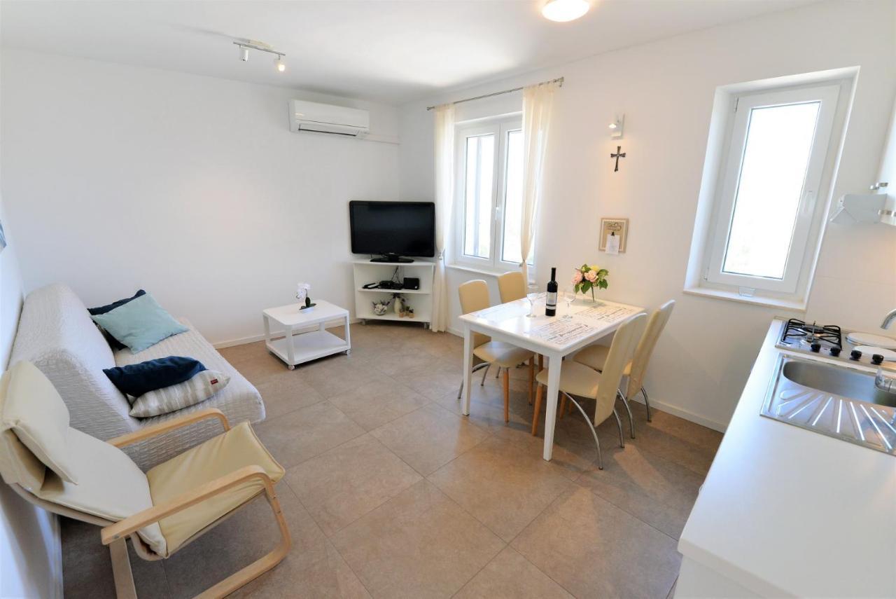 Beach Apartment Vami With Sea View Murter Exteriér fotografie